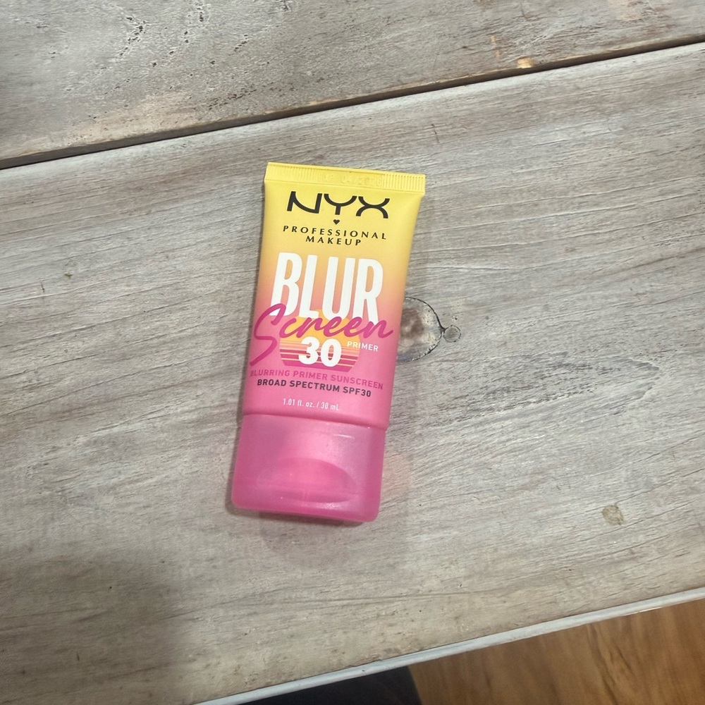 NYX Professional Makeup Blur Sunscreen SPF 30